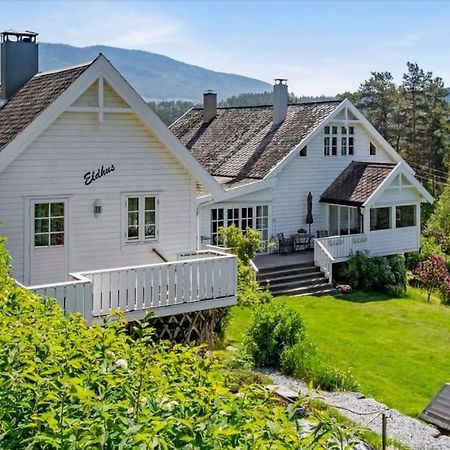 Nydelig Lite Hus Med Egen Vedfyrt Baksteovn. Villa Kaupanger Exteriör bild